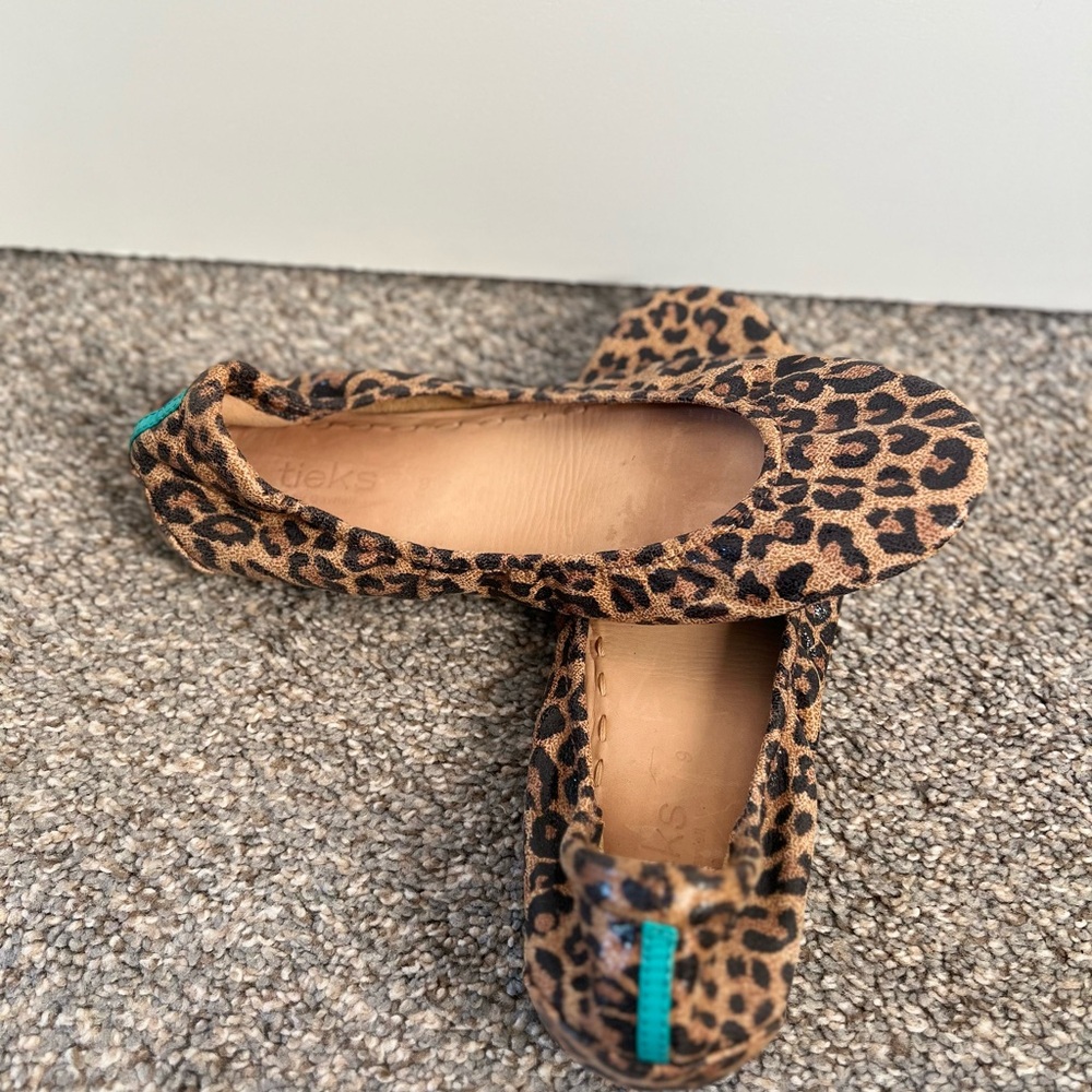 9W Tieks Leopard Print Flats